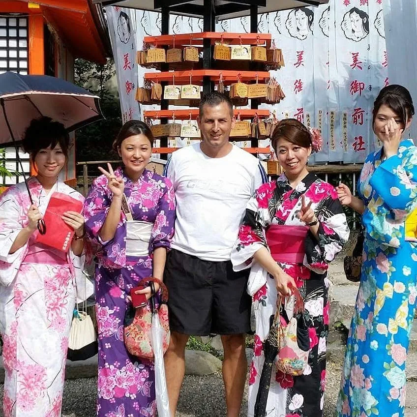 Neil in Kyoto with friends in yukata